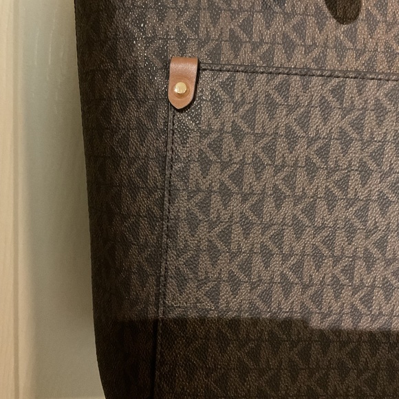 🪅NWOT Michael Kors Jet Set Medium Signature Print Pocket Tote Bag - Picture 4 of 6